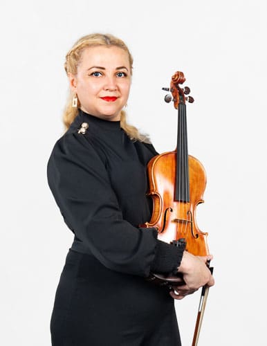 Elena Komarnitskaia Violin.